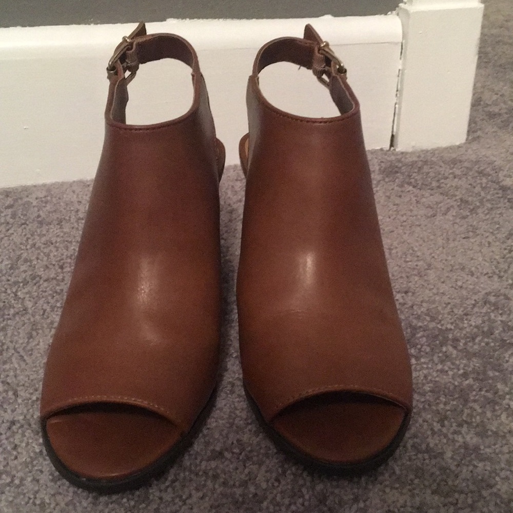 Bass brown heels
